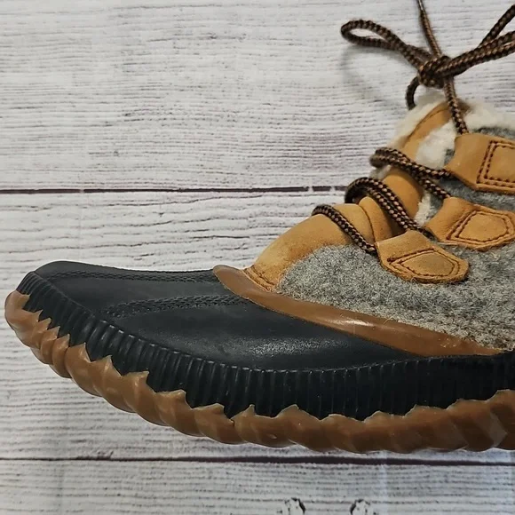 Sorel Sz 8 Gray and Tan Winter Boots - Picture 9 of 16